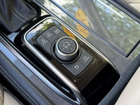 Used 2021 Nissan Armada SV w/ SV Appearance Package RWD image 31