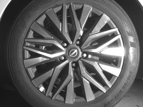Used 2025 Nissan Altima 2.5 SV FWD image 15