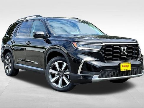 New 2025 Honda Pilot Touring image 1