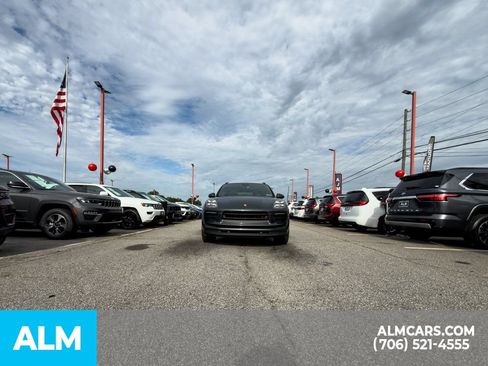 Used 2022 Porsche Macan AWD/4WD image 24