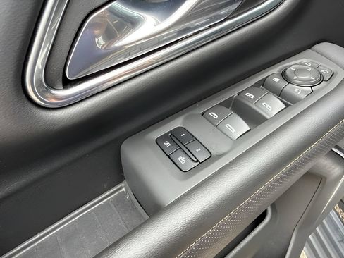 Used 2023 GMC Yukon AT4 AWD/4WD image 11