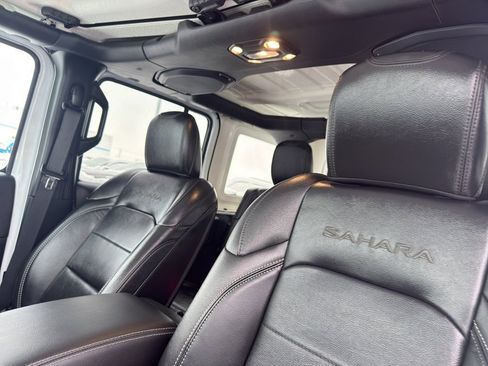 Used 2022 Jeep Wrangler Unlimited Sahara w/ Cold Weather Group image 28