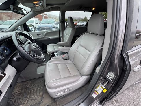 Used 2019 Toyota Sienna XLE image 16