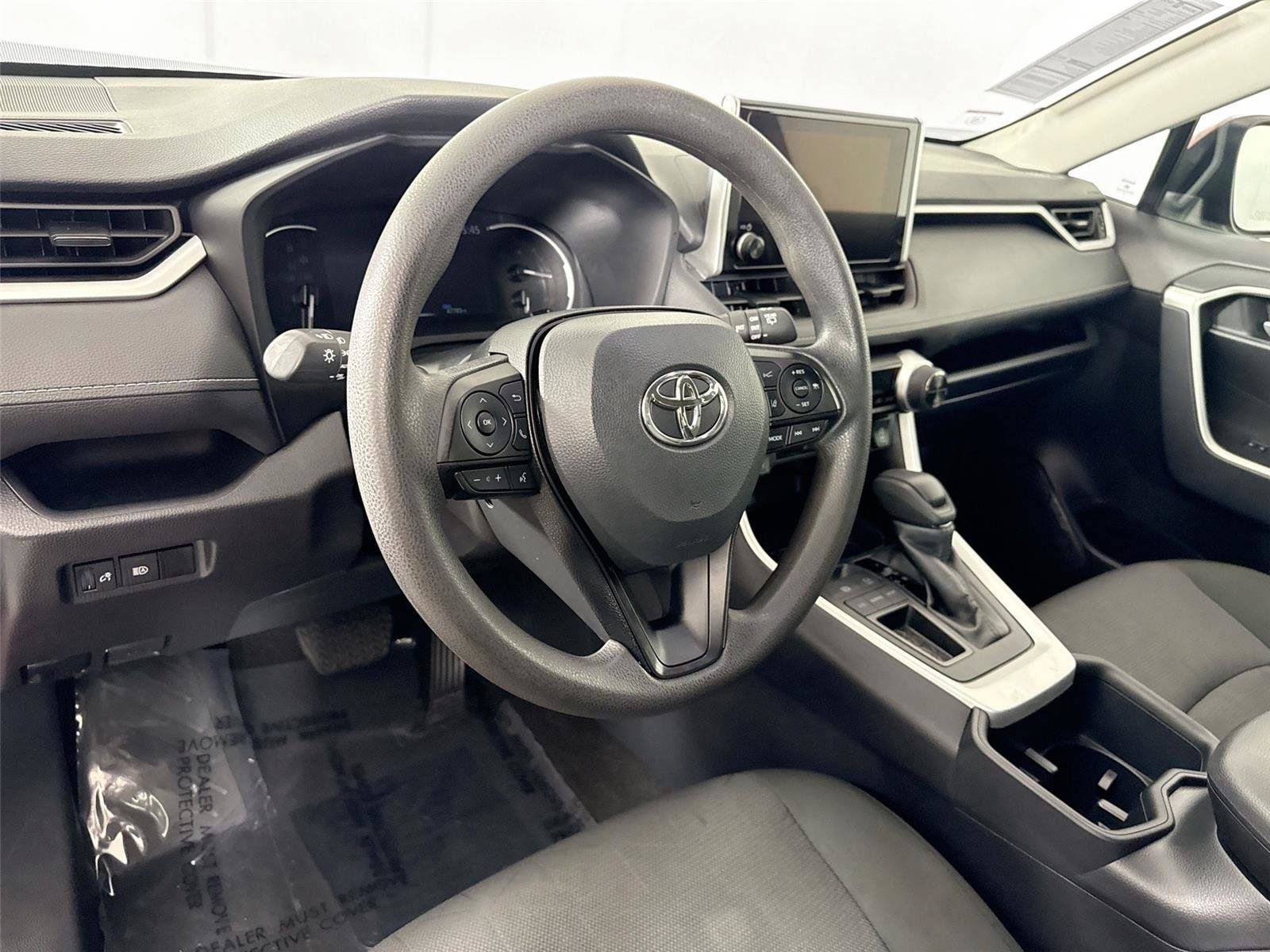 Certified 2025 Toyota RAV4 XLE FWD image 4