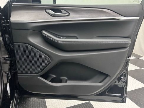 New 2025 Jeep Grand Cherokee L Limited w/ Black Appearance Package image 18