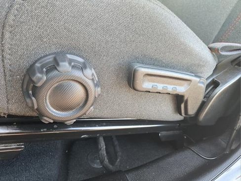 Used 2025 Jeep Wrangler Unlimited Rubicon image 22