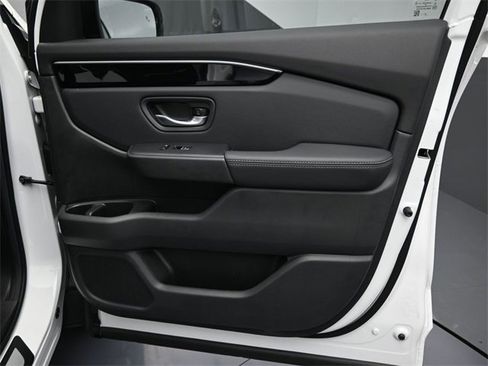 New 2025 Honda Pilot Touring image 2