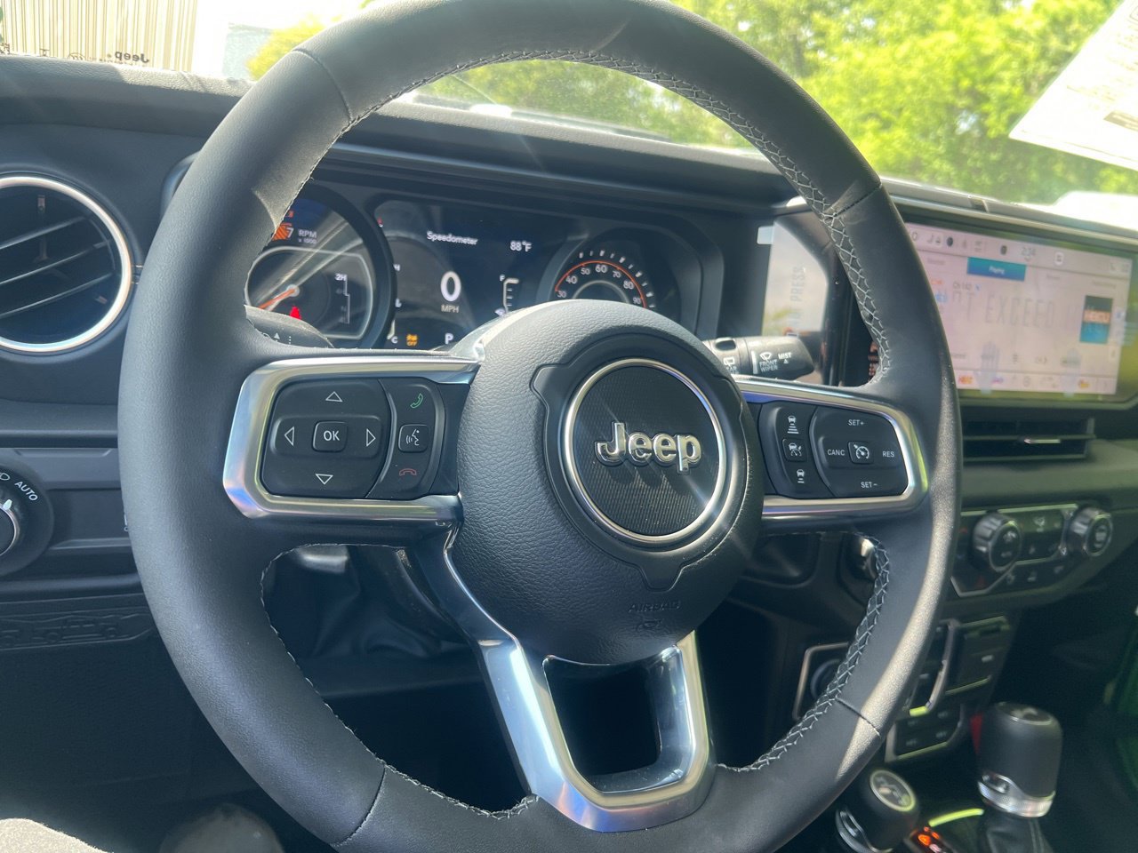 New 2026 Jeep Wrangler Unlimited Sahara w/ Whitecap Package AWD/4WD image 25