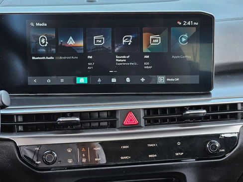 Certified 2025 Kia Sorento LX image 17