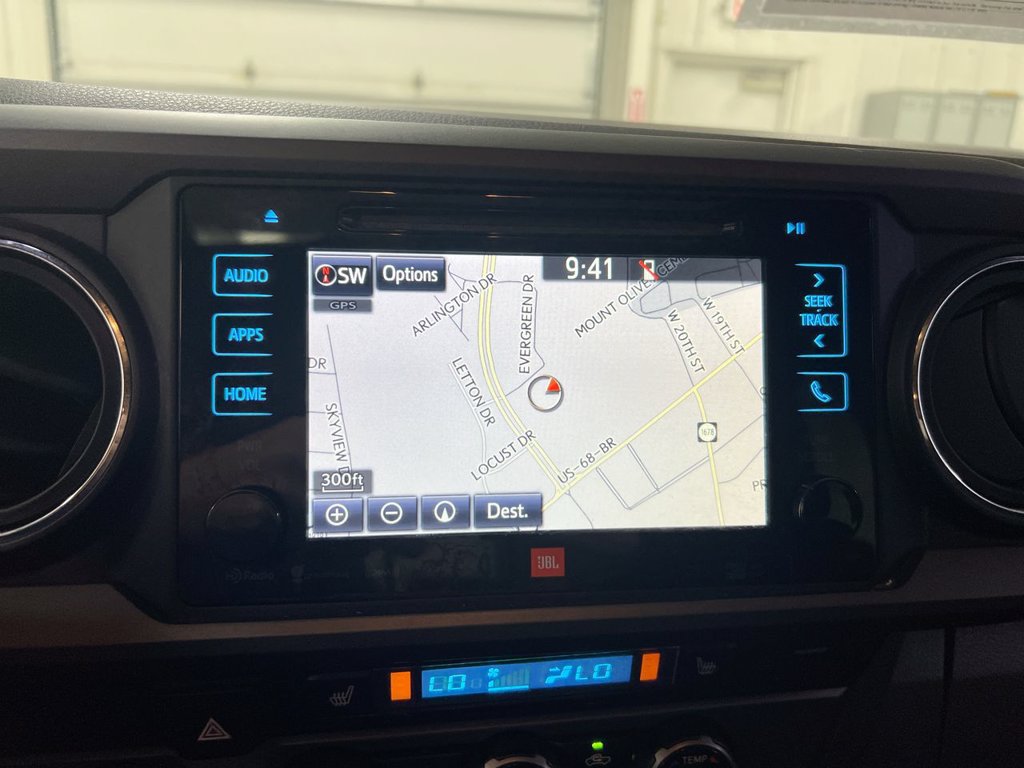 Used 2017 Toyota Tacoma TRD Sport AWD/4WD image 15