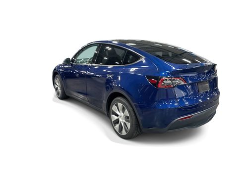 Certified 2023 Tesla Model Y Long Range AWD/4WD image 4