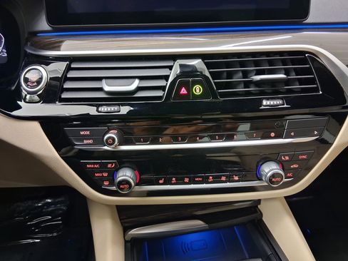 Used 2023 BMW 530e w/ Premium Package RWD image 31