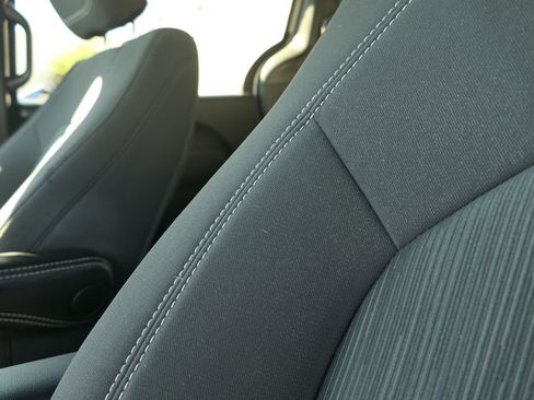 Used 2024 Chrysler Pacifica Touring image 11