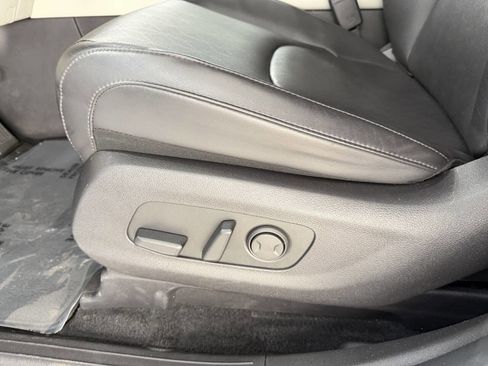 Used 2023 Kia Carnival LX image 40