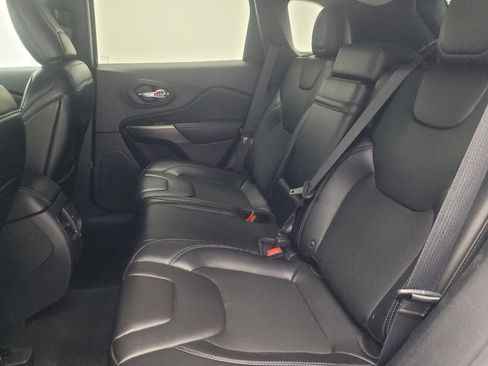 Used 2019 Jeep Cherokee Latitude Plus w/ Cold Weather Group image 18