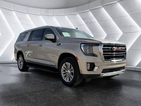 Used 2024 GMC Yukon XL SLT image 1
