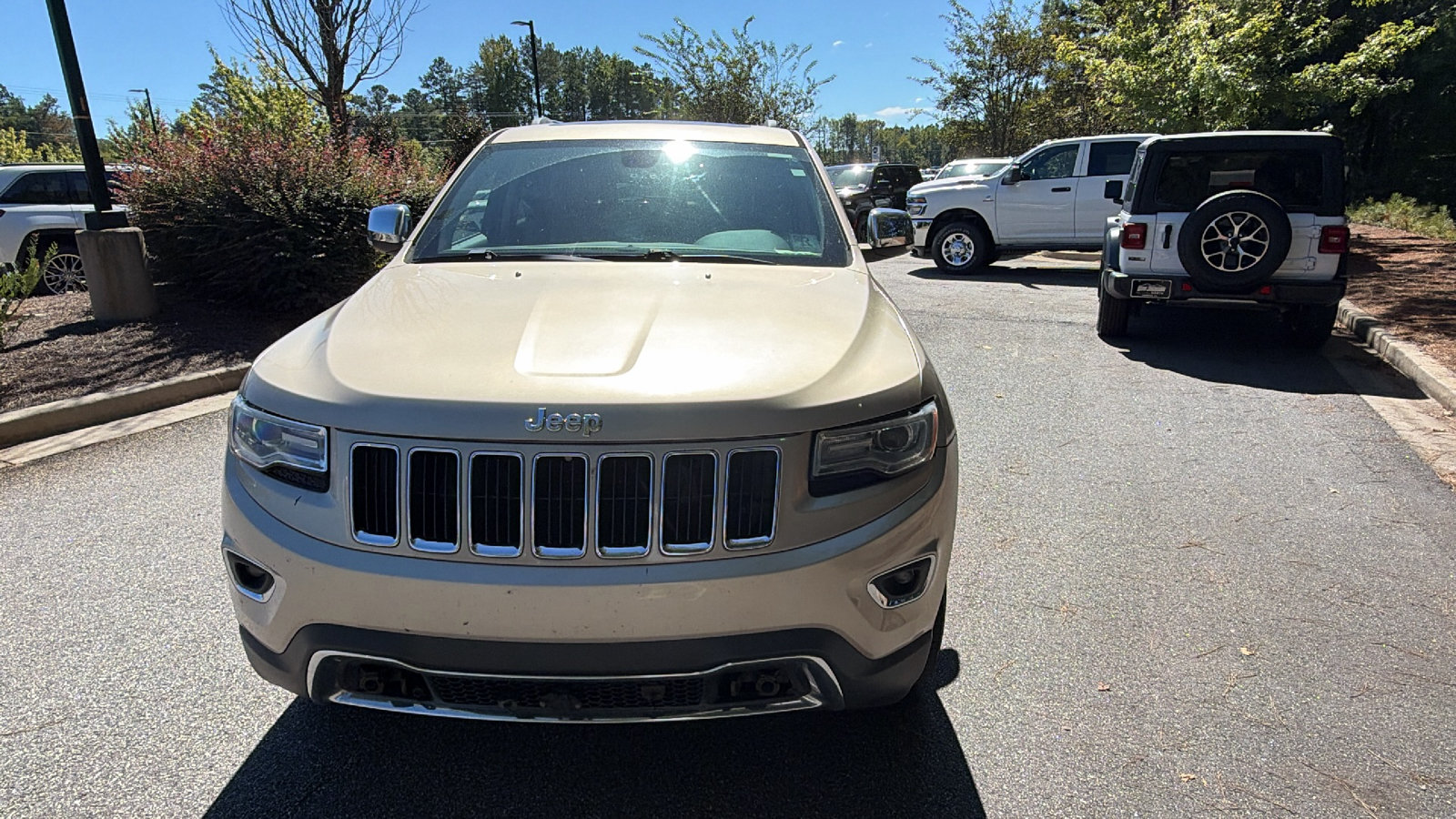 Used 2015 Jeep Grand Cherokee Limited w/ Luxury Group II AWD/4WD image 3