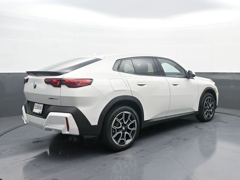 New 2026 BMW X2 xDrive28i w/ Technology Package AWD/4WD image 7