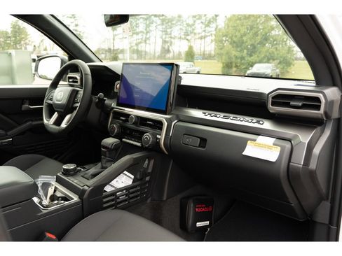 Certified 2026 Toyota Tacoma TRD Off-Road AWD/4WD image 16