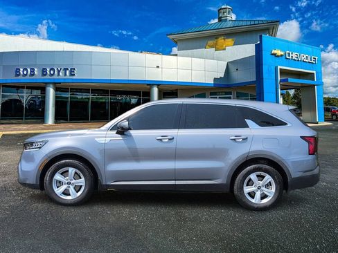 Used 2023 Kia Sorento LX FWD image 8