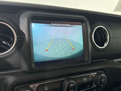 Used 2022 Jeep Wrangler Unlimited Sahara AWD/4WD image 22
