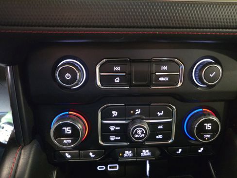 Used 2021 Chevrolet Suburban RST image 18