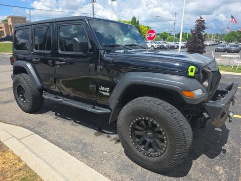Used 2018 Jeep Wrangler Unlimited Sport S AWD/4WD image 1