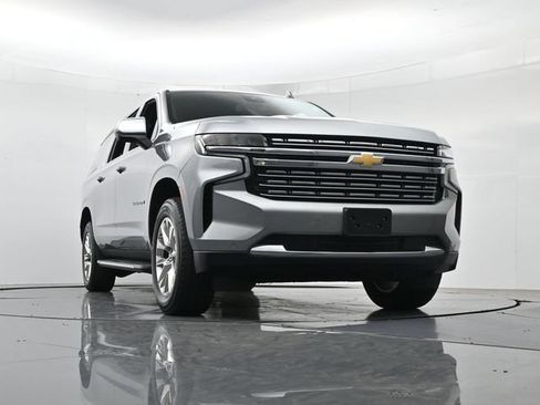 Used 2024 Chevrolet Suburban Premier AWD/4WD image 39