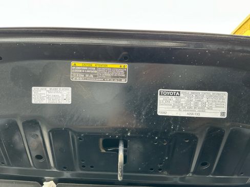 Used 2021 Toyota RAV4 LE image 19