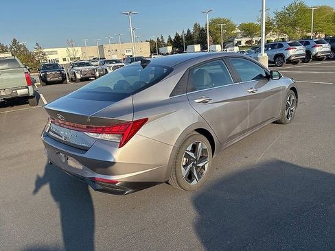 Used 2023 Hyundai Elantra Limited image 9
