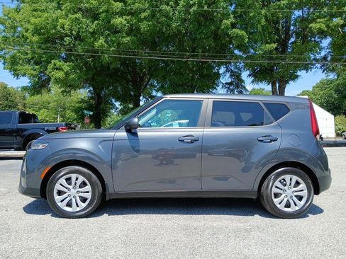 Used 2022 Kia Soul LX FWD image 1