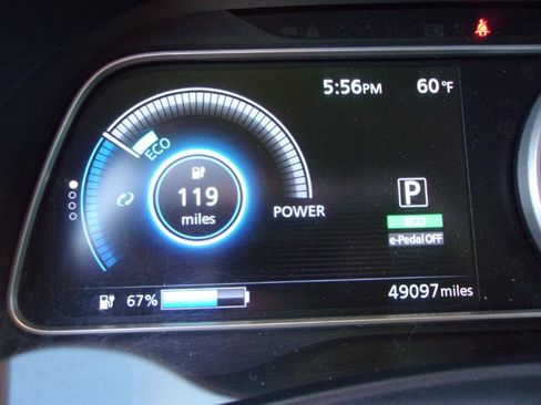 Used 2020 Nissan Leaf SV w/ SV Technology Package image 5