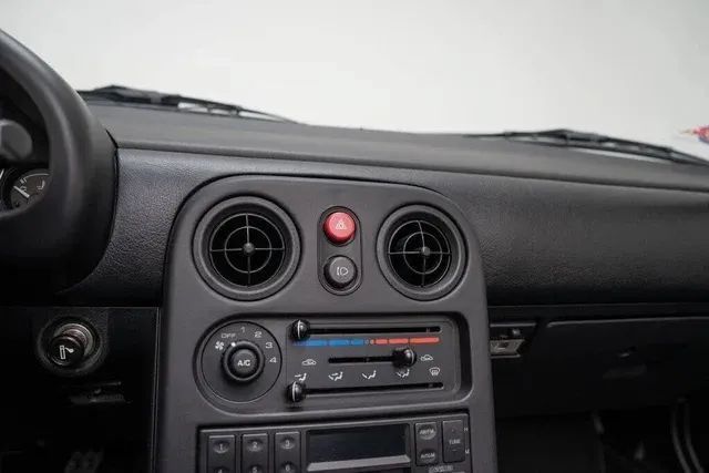 Used 1990 MAZDA MX-5 Miata RWD image 18