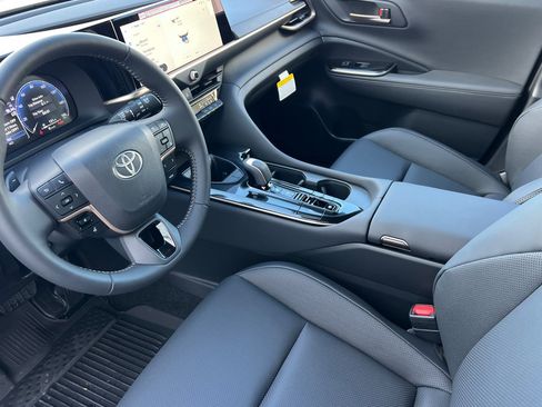 New 2025 Toyota Crown Signia image 7