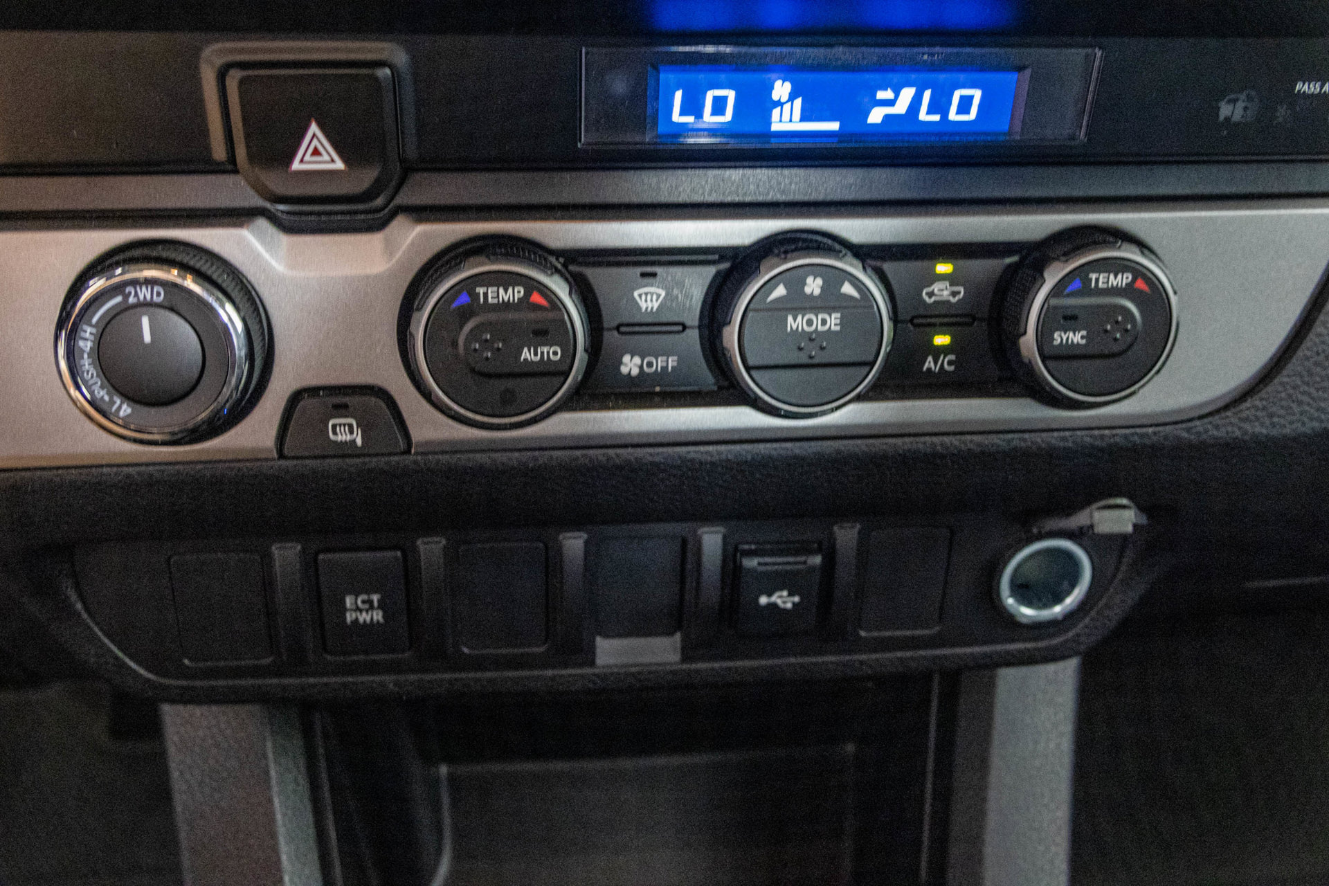 Used 2022 Toyota Tacoma SR w/ SX Package AWD/4WD image 23