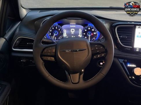 New 2026 Chrysler Pacifica Select w/ S Appearance Package AWD/4WD image 14