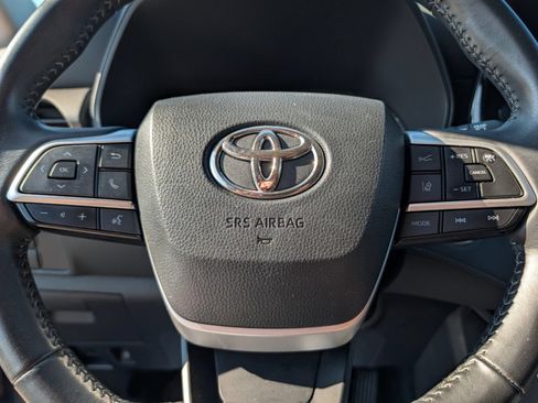 Used 2023 Toyota Highlander LE FWD image 28