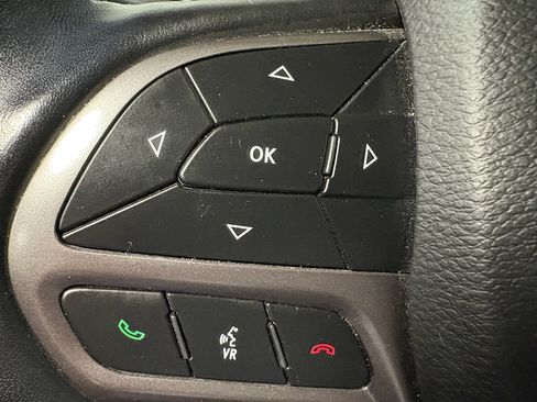 Used 2021 Jeep Cherokee Limited AWD/4WD image 16