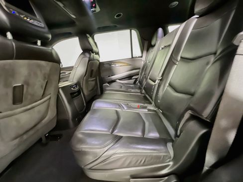 Used 2019 Cadillac Escalade Platinum RWD image 29