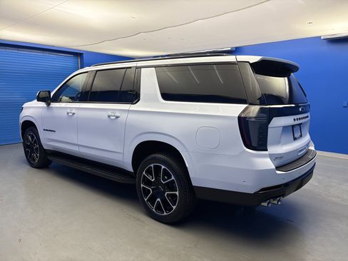 New 2026 Chevrolet Suburban RST w/ Comfort Package AWD/4WD image 5
