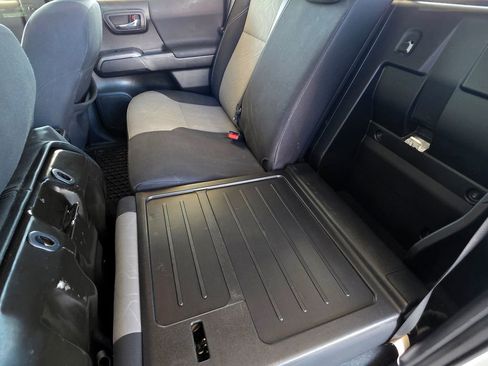 Used 2020 Toyota Tacoma TRD Sport AWD/4WD image 41