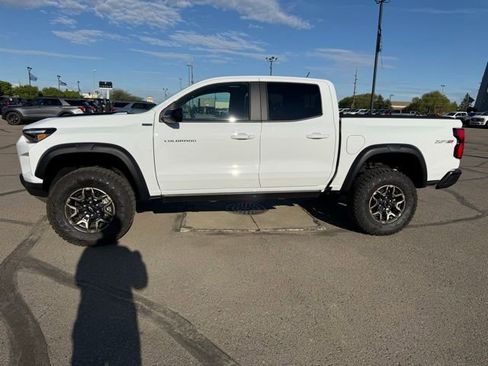 Used 2026 Chevrolet Colorado ZR2 w/ Technology Package AWD/4WD image 7