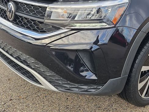 Used 2024 Volkswagen Taos SE image 11