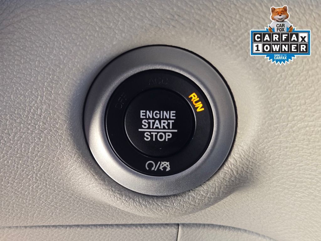 Used 2024 Chrysler Pacifica Touring-L FWD image 23