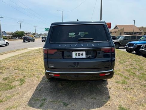 Used 2025 Jeep Wagoneer Series III w/ Premium Group I AWD/4WD image 6