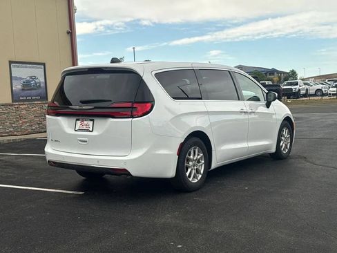 Used 2023 Chrysler Pacifica Touring-L FWD image 44