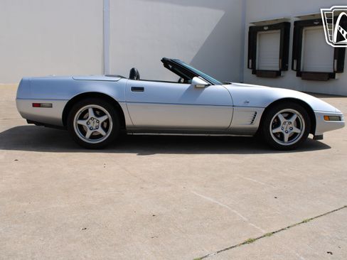 Used 1996 Chevrolet Corvette Convertible RWD image 28