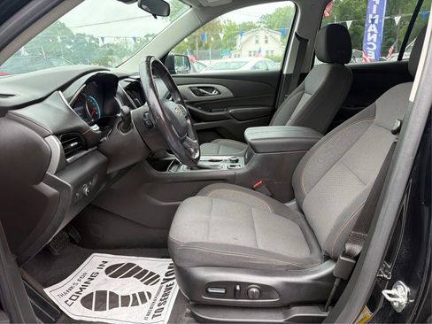 Used 2020 Chevrolet Traverse LT FWD image 9