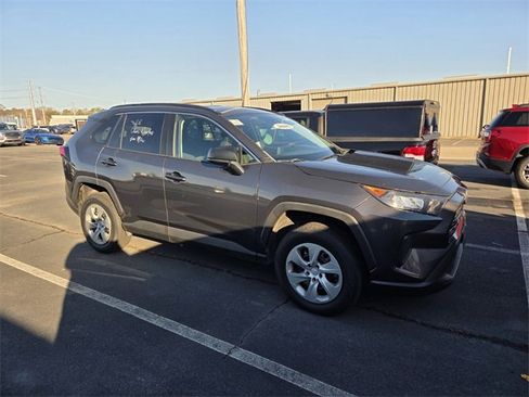 Used 2020 Toyota RAV4 LE image 10