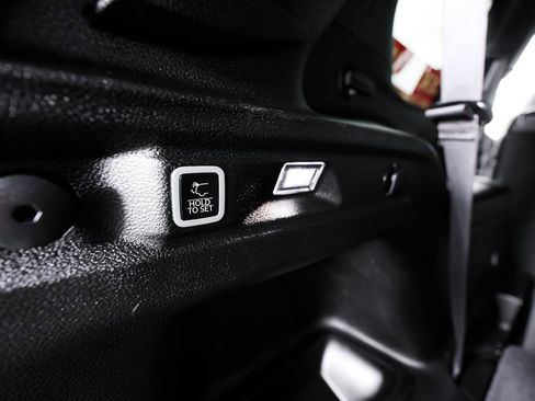 Used 2024 Jeep Grand Cherokee L Altitude AWD/4WD image 15